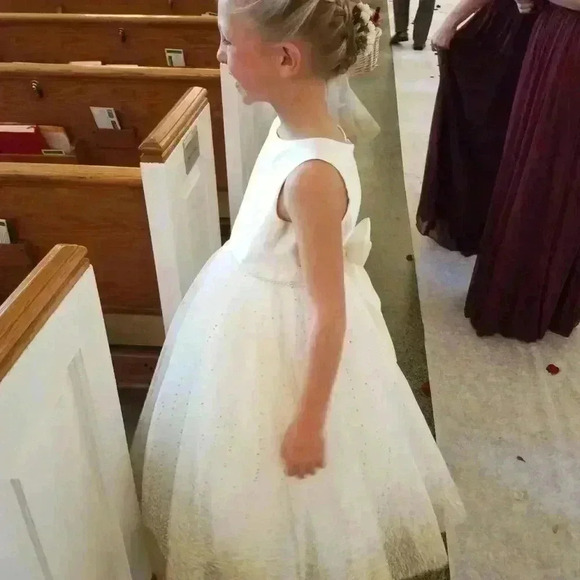 David’s Bridal Girls Size 7 Sleeveless Formal Cream button in back Dress w/Bow - Picture 14 of 14